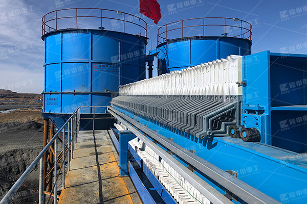 污泥處理設(shè)備帶式壓濾機(jī)多少錢，處理量能上去嗎？