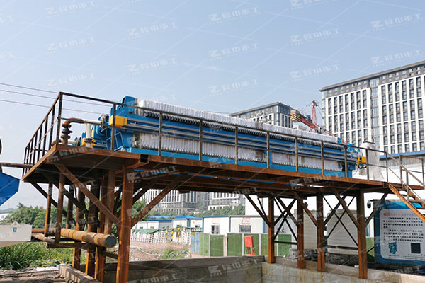 壓濾機濾板如何幫助壓濾機實現(xiàn)固液分離？