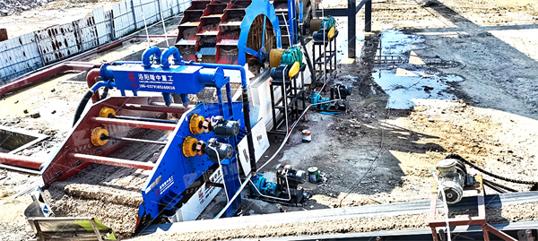 水洗砂生產(chǎn)線方案配置，要求兩月加工六萬(wàn)噸石料，石子沙子都要